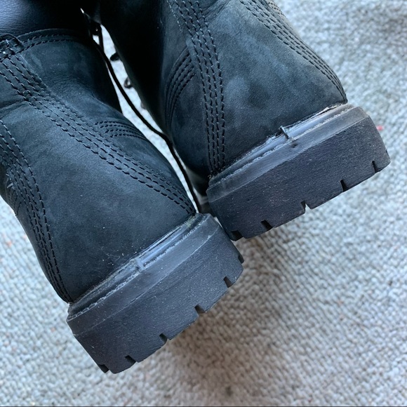 WOMEN'S TIMBERLAND® PREMIUM 6-INCH WATERPROOF BOOTS - Size 8.5 - Picture 3 of 11